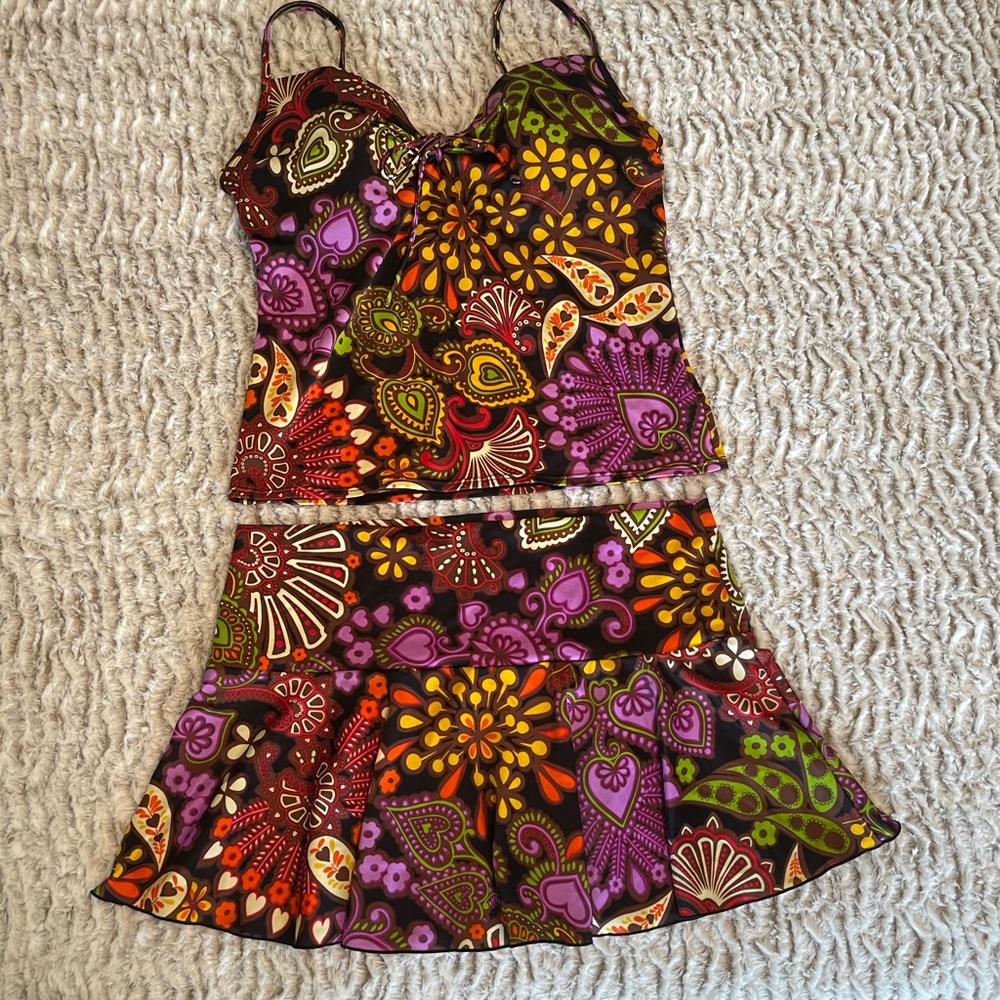 Victoria Secret tankini top and skirt. NWOT Large